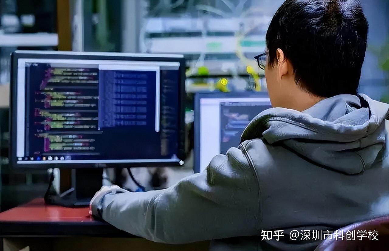 軟件開發(fā)培訓(xùn) 互聯(lián)網(wǎng)時代的黑馬職業(yè)，就業(yè)前景名副其實的高